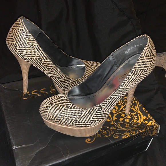 Kiss&Tell Black and Tan  US 7 1/2 - Picture 1 of 4